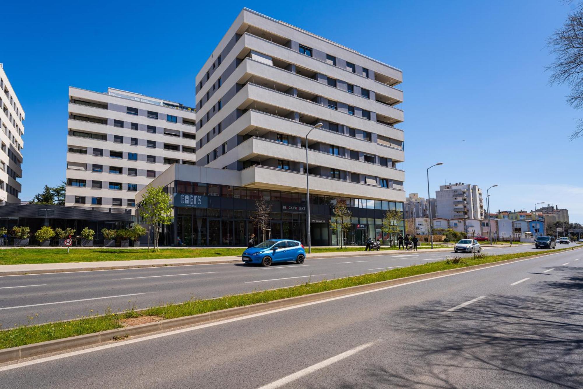 D-Apartment - With Garage And Balcony Zára Kültér fotó